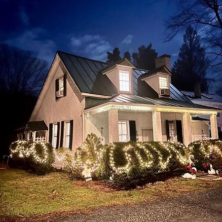 Across The Inn Entire Colonial House With Lovely Porch & Extremely Fast Wi-Fi Washington Exterior photo