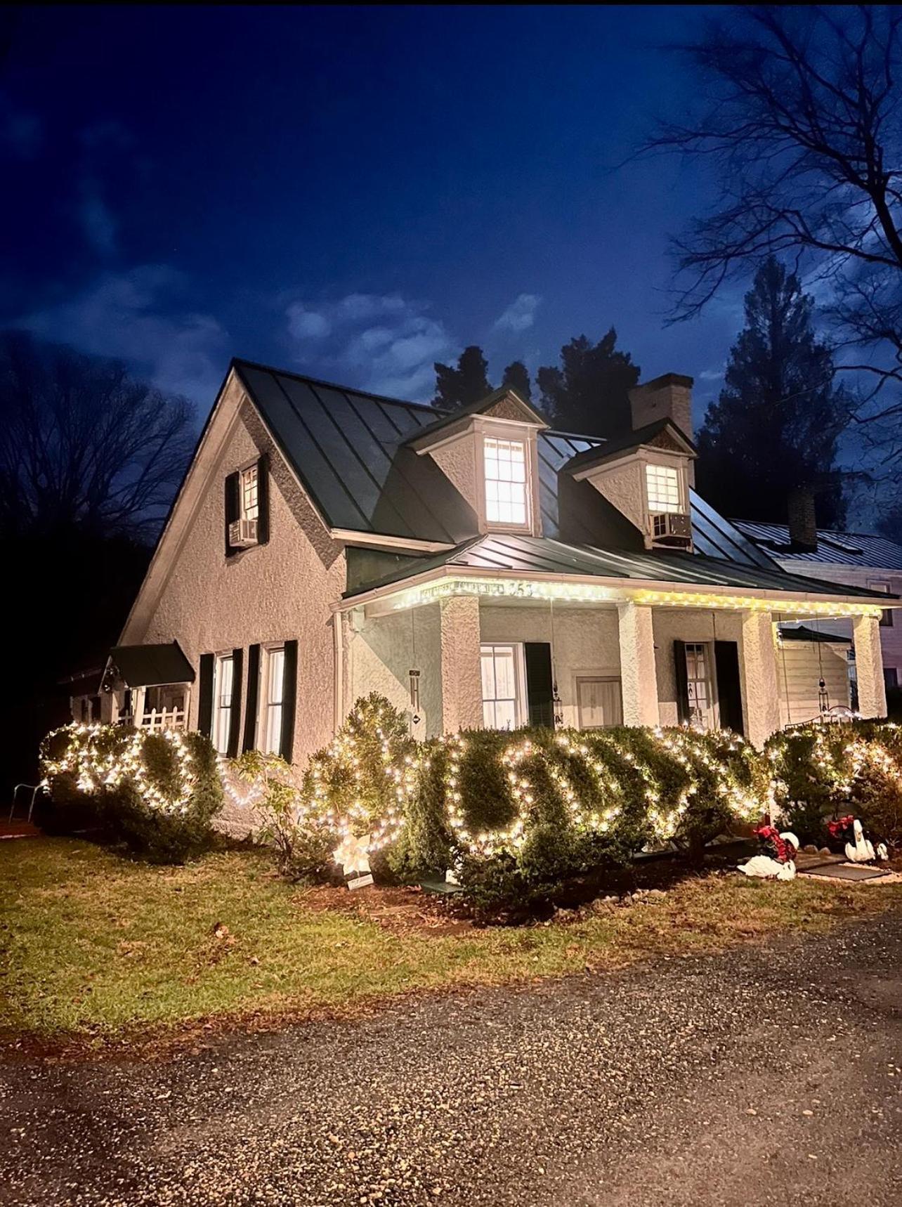 Across The Inn Entire Colonial House With Lovely Porch & Extremely Fast Wi-Fi Washington Exterior photo